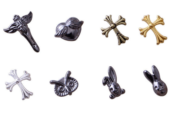 Fashional の金属のきらめきの釘の芸術の装飾 3D の釘のステッカー